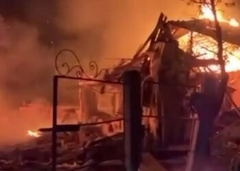 Масована атака шахедів на Конотоп: троє постраждалих, частина багатоповерхівки зруйнована