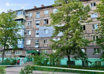 Ранкова атака на Дніпро: поранено жінку, пошкоджено кілька будинків