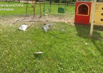 росія атакувала дроном дитячий майданчик на Сумщині – поранено двох жінок