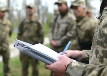 У Луцьку в ТЦК стався новий інцидент з підлітками – неповнолітні пошкодили службове авто