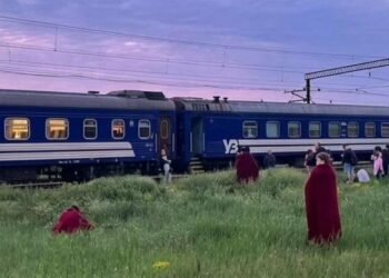 “Шахеди” і червоні ковдри: на Дніпропетровщині евакуювали пасажирів потяга