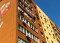 У Дніпрі ожив мурал Гапчинської, а маріупольська “дівчина” досі замазана