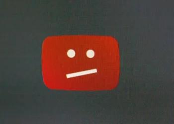 YouTube вешает браузеры: баг в интерфейсе съедает 7 ГБ оперативной памяти и кладет процессор