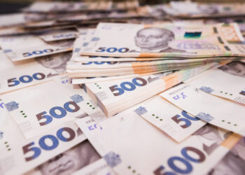 ПФУ начал выплаты по 6500 грн: кому начислят помощь