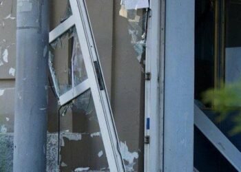 Ракетний удар по Дніпру: збиту ракету занесло на цивільну забудову