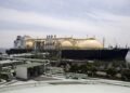 Катар возобновил экспорт СПГ через Ормузский пролив, – Bloomberg