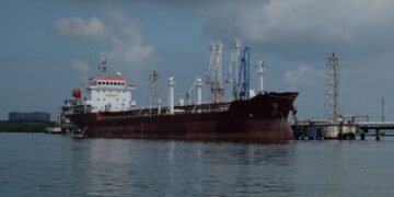 ЕС рассматривает замораживание ценового потолка на российскую нефть, – Bloomberg