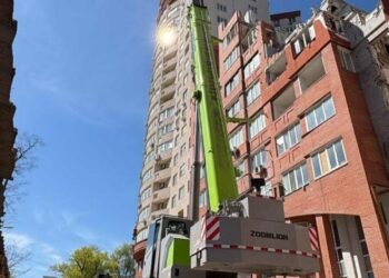 Критична небезпека обвалу: у Дніпрі ремонтують пошкоджений будинок