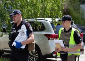 В Киеве мужчина стрелял посреди улицы: что известно