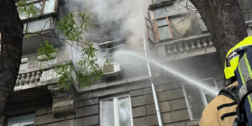 Пожежа у центрі Дніпра: полум’я охопило квартиру