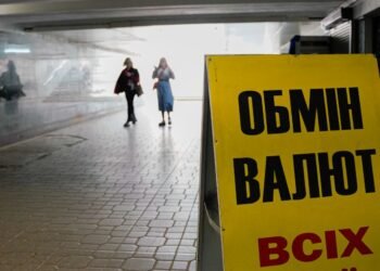 Доллар падает, а евро стремительно растет: какие “ценники” на валюту в обменниках и банках 7 мая