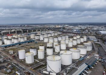 Bloomberg дал неутешительный прогноз по ценам на нефть на ближайший год