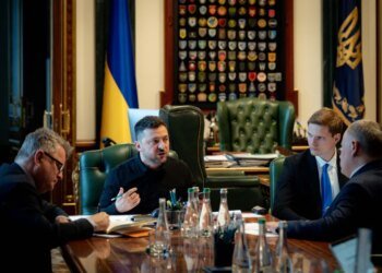 Зеленський і Стармер обговорили підготовку до зустрічей та перемовин щодо зброї та дипломатії