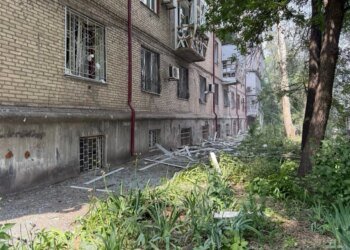 Удар рф по супермаркету в Запоріжжі – поранено дитину та її батька