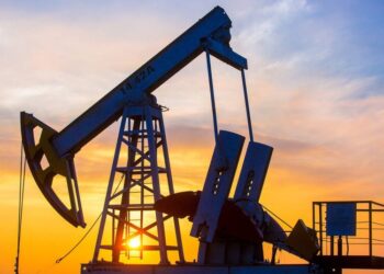Bloomberg: ЕС хочет заморозить потолок цен на российскую нефть из-за Ирана