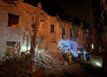 Ворог повторно вдарив по Запоріжжю, поранено жінку, є люди під завалами