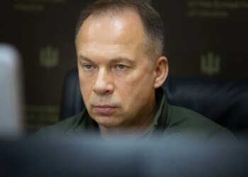 Зеленський розглядає питання звільнення Сирського – FT