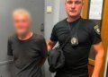 У Києві чоловік вдарив жінку в обличчя на зупинці, поліція порушила справу