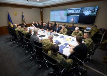 Зеленський провів спеціальну Ставку – вперше були виробники зброї та командирів корпусів