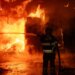 У Києві після нічної атаки виникли пожежі у трьох районах, згоріли склад і 11 автомобілів