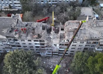У Львові під завалами можуть перебувати ще двоє людей після ворожої атаки