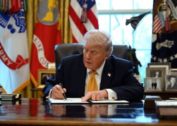 Трамп приостановил удары по Ирану ради дипломатии, – посол США