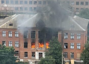 Розбили училище, будинки та АЗС: війська рф атакували Дніпропетровщину