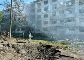 Атака КАБом по багатоповерхівці на Дніпропетровщині: кількість постраждалих зросла