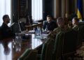 Зеленский обсудил с командирами корпусов оборону Херсона, Никополя и Киева
