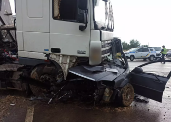 Фура роздавила легковик на Дніпропетровщині: тіло водія вирізали з салону