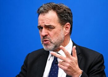 Нил Фергюсон: две войны, которые не хотят заканчиваться, и Китай, ждущий своего часа