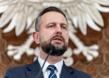 Глава польского Минобороны приедет на Волынь в годовщину трагедии