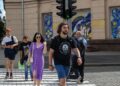 Пешеход еще не ступил на “зебру”: обязан ли водитель остановиться