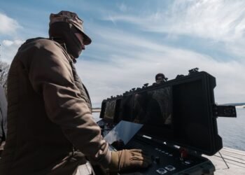 ВМС впервые показали морской дрон Barracuda, он уже уничтожает врага