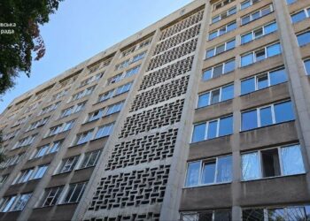 Нові вікна та резервне живлення: партнери допомагають Дніпру відновлювати гуртожитки