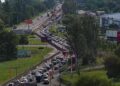 Рух майже паралізований: на у Дніпрі на набережній водії втрачають час у заторах