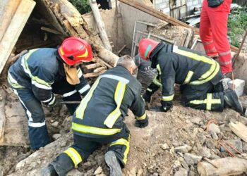 На чоловіка обвалився дах будинку: на Дніпропетровщині сталася надзвичайна ситуація