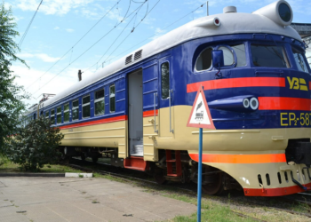 Між Дніпром і Запоріжжям скасували рух: чотири потяги не їдуть