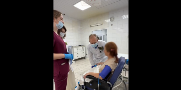 У Дніпрі рятують вагітну працівницю АЗС після російського удару: що відомо про її стан