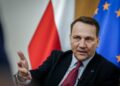Сикорский предупредил, что загнанный в угол Путин может пойти на “что-то рискованное”