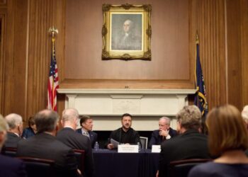Politico: Зеленский убедил США в способности Украины выиграть войну