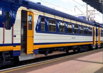 Години затримки та нові безпекові зупинки: що відбувається з потягами через Дніпро