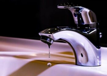 Вода зникла, рух обмежили, світло вимкнули: що відбувається у Дніпрі