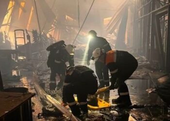 Кожна хвилина на рахунку: у Кривому Розі шукають людей під завалами ТРЦ