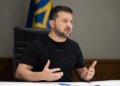 Зеленський заявив, що Україна не збирається відходити з Донбасу та залишати своїх людей
