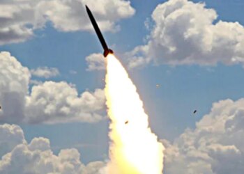 У Києві під час атаки рф спалахнула 20-поверхівка, також горять склади в кількох районах