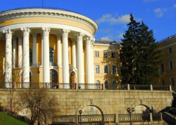 Суд повернув у власність держави Жовтневий палац у Києві
