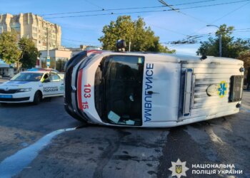 У Рівному сталась ДТП за участю швидкої, постраждали троє медиків