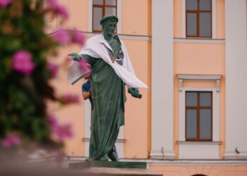 В Одесі вперше після вторгнення Дюка одягли у вишиванку