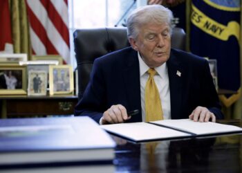 Трамп отверг просьбу Зеленского о ракетах для Patriot, – FT